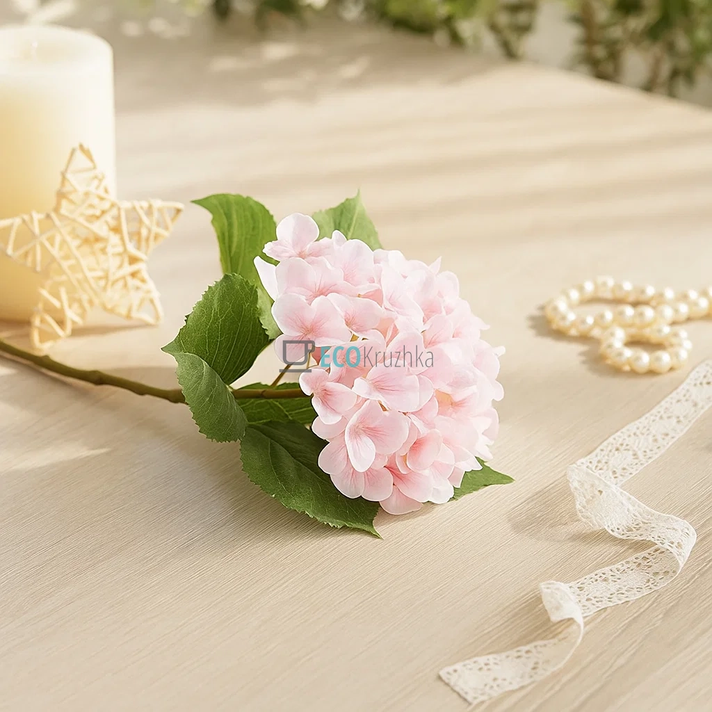 Декоративна гілка світло-рожевої гортензії 60 см квітка D16 см (137-027) Декоративна гілка світло-рожевої гортензії 60 см квітка D16 см (137-027)