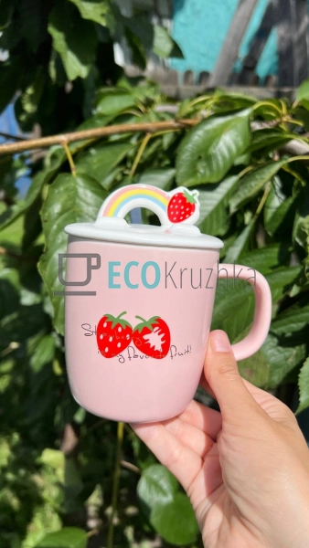 Чашка з ложкою та кришкою-підставкою під телефон "Strawb ... Чашка з ложкою та кришкою-підставкою під телефон "Strawb ...
