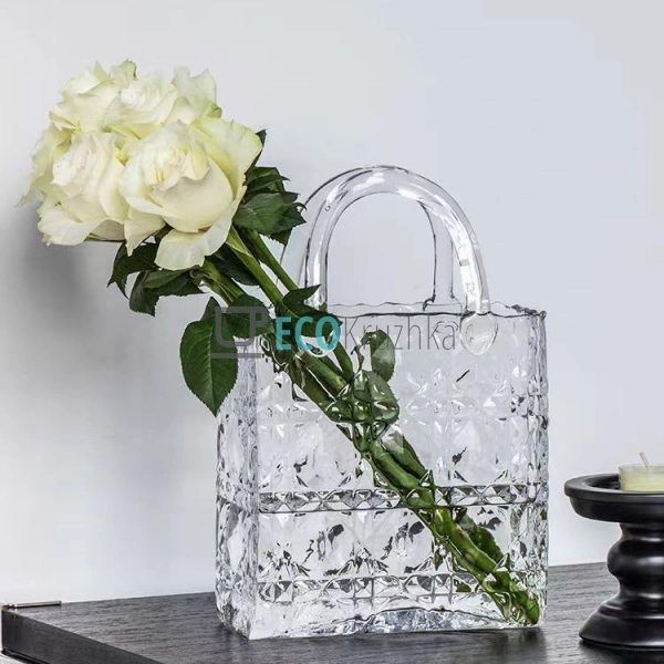 Ваза з прозорого скла у формі Сумочки 19 х 8 х 29см (992 ... Ваза з прозорого скла у формі Сумочки 19 х 8 х 29см (992 ...