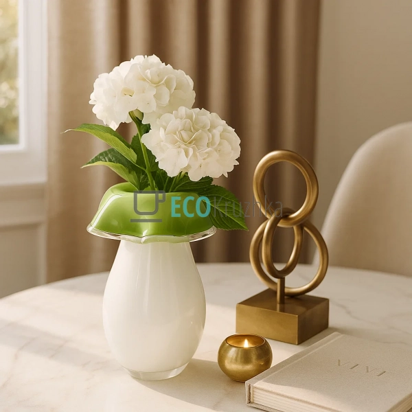 Скляна ваза ручної роботи 14.5×20 см — зелена з білим (9 ... Скляна ваза ручної роботи 14.5×20 см — зелена з білим (9 ...