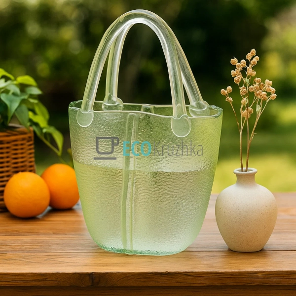 Скляна ваза-сумочка зеленого кольору, 19.5×7.3×29 см (99 ... Скляна ваза-сумочка зеленого кольору, 19.5×7.3×29 см (99 ...