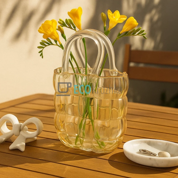 Ваза скляна у формі Сумочки 19 х 11 х 28 см, Прозоре зол ... Ваза скляна у формі Сумочки 19 х 11 х 28 см, Прозоре зол ...