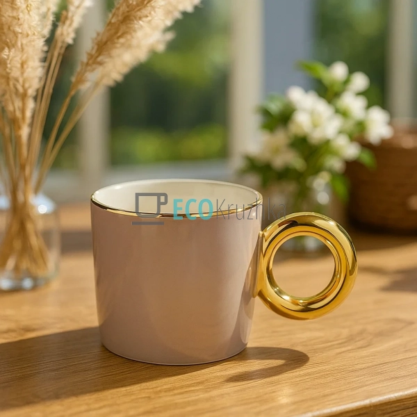 Кухоль порцеляновий з золотою ручкою "Бублик", 300 мл Ко ... Кухоль порцеляновий з золотою ручкою "Бублик", 300 мл Ко ...