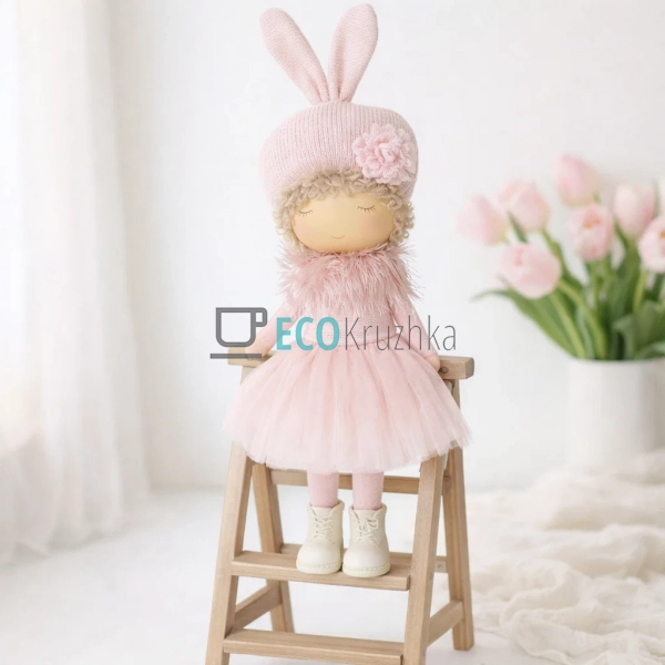 Декоративна лялька в шапці зайчика 43см ніжно-рожева (83 ... Декоративна лялька в шапці зайчика 43см ніжно-рожева (83 ...