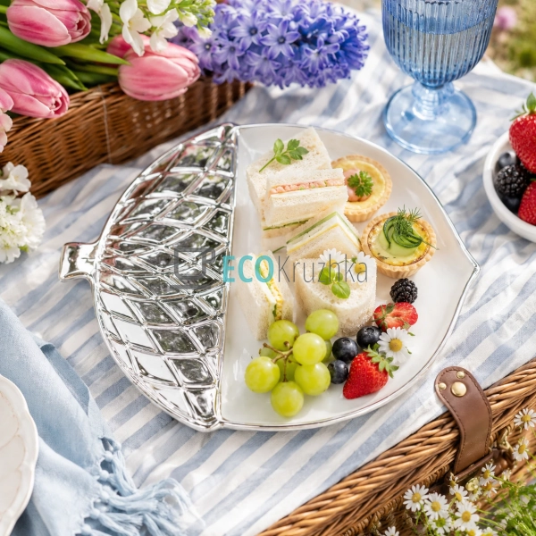 Порцелянове блюдо Silver Acorn 25х20 см у формі жолудя з ...